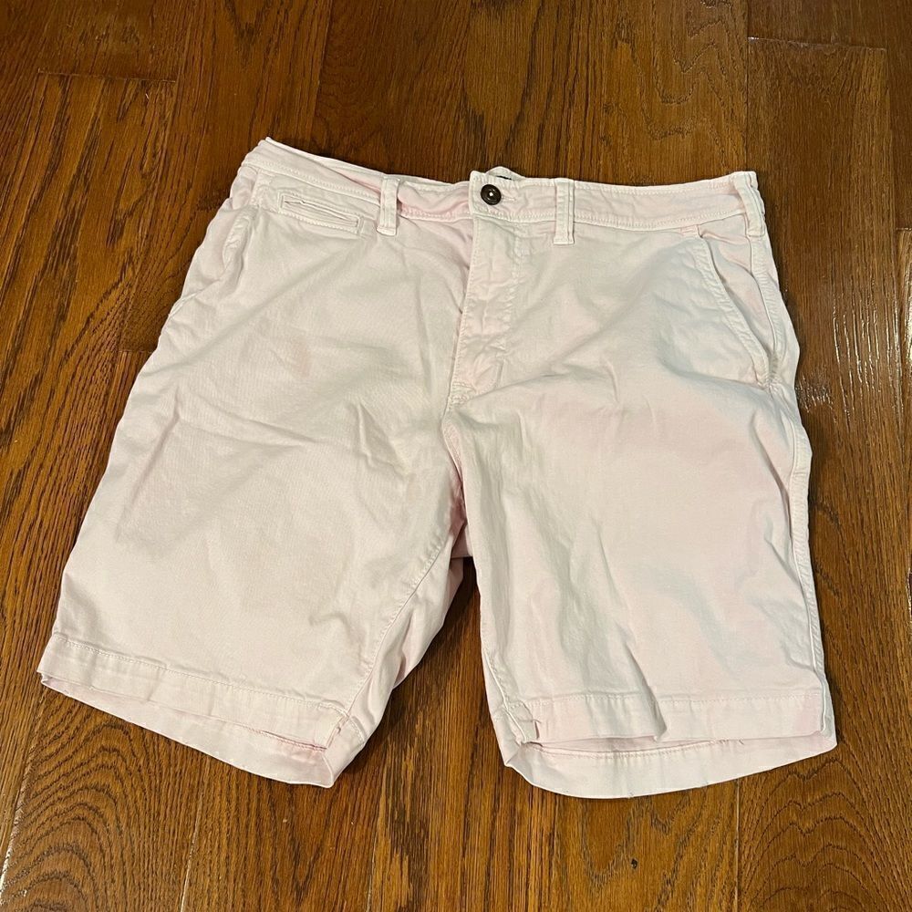 Men’s size 34 American Eagle classic blush pink shorts
